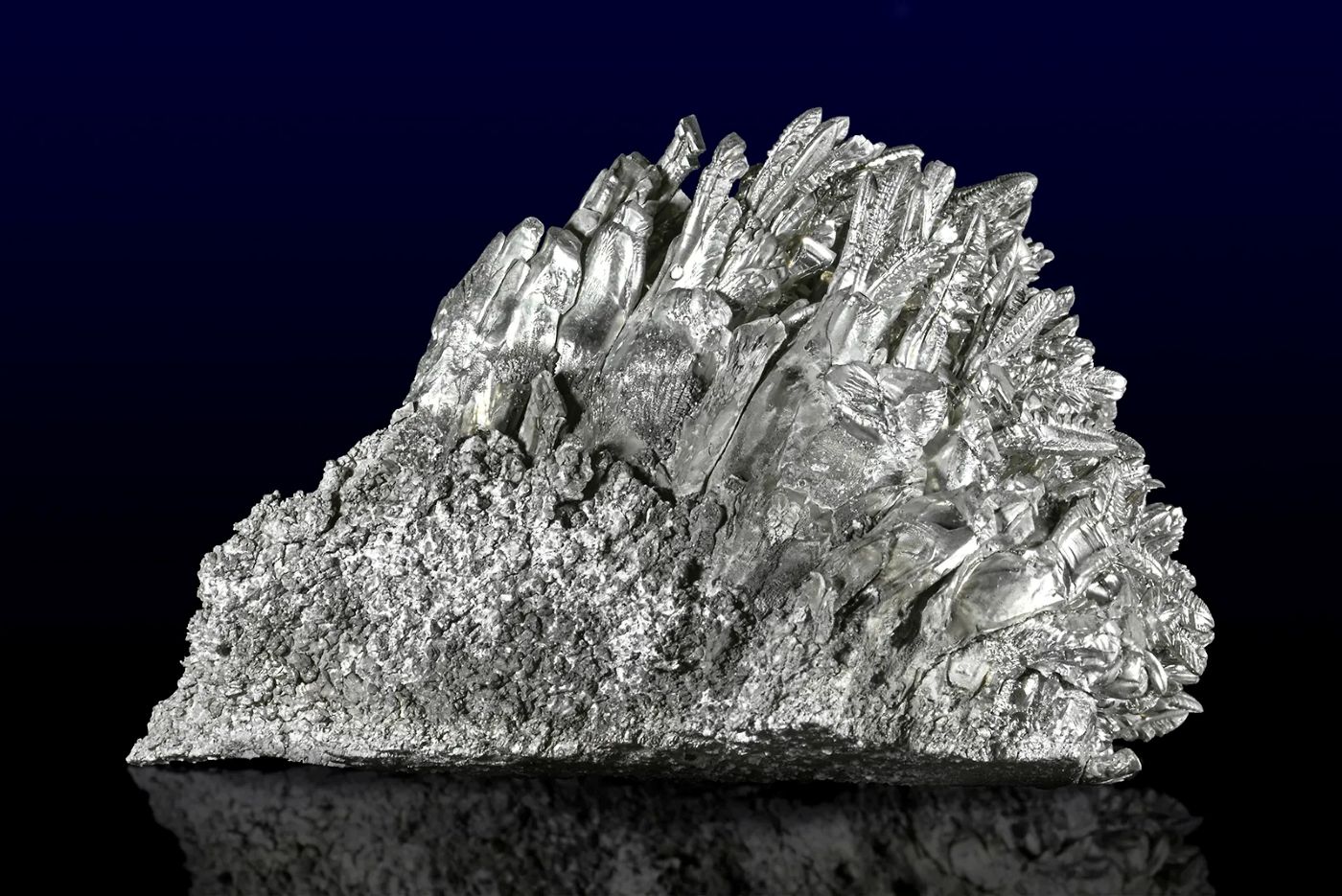 Magnesium-magnesium-crystals-processing-crust-Earth